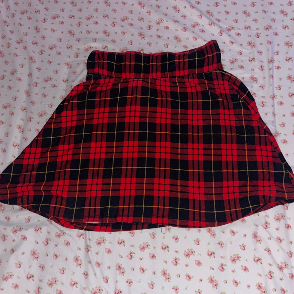 rue21 size large (L) black and red plaid skirt